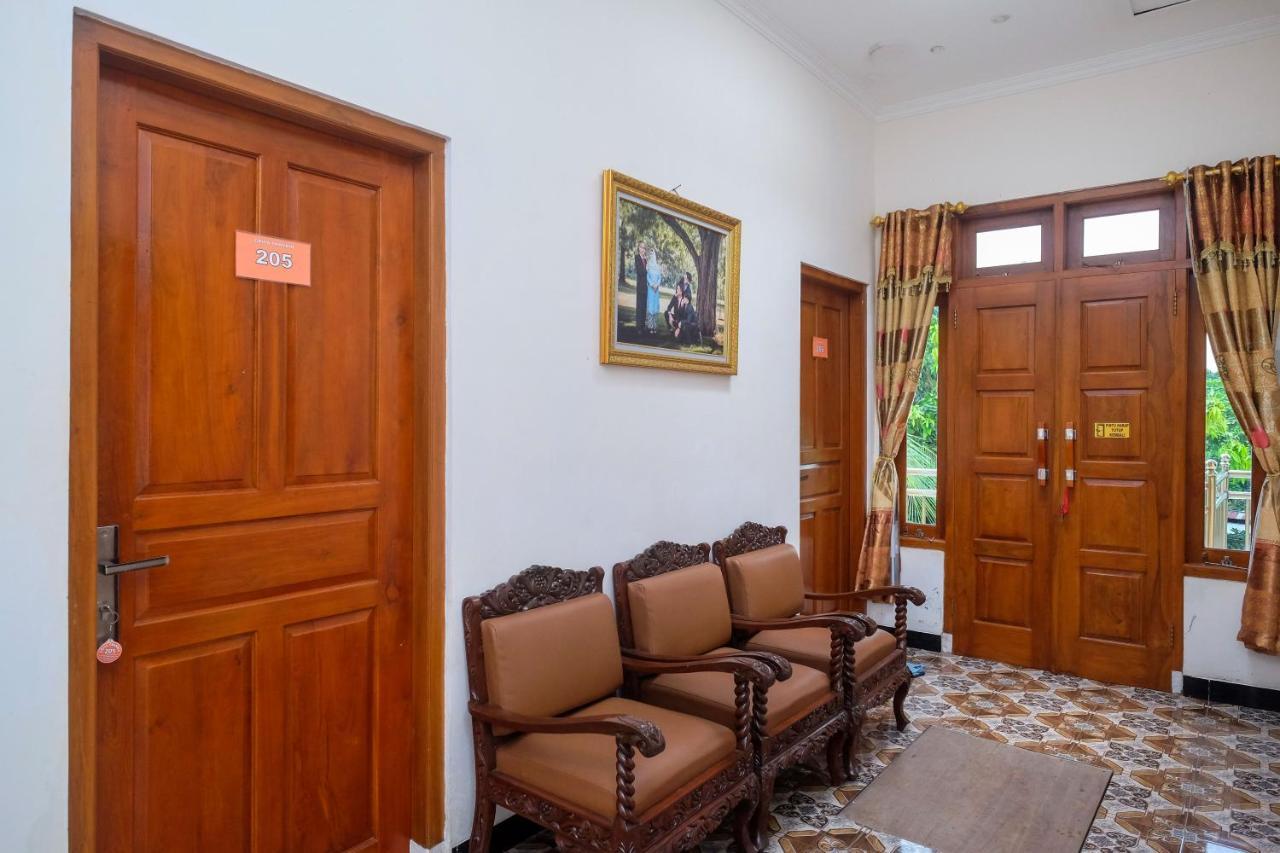 Reddoorz Syariah @ Griya Thamrin Manahan Solo Luaran gambar