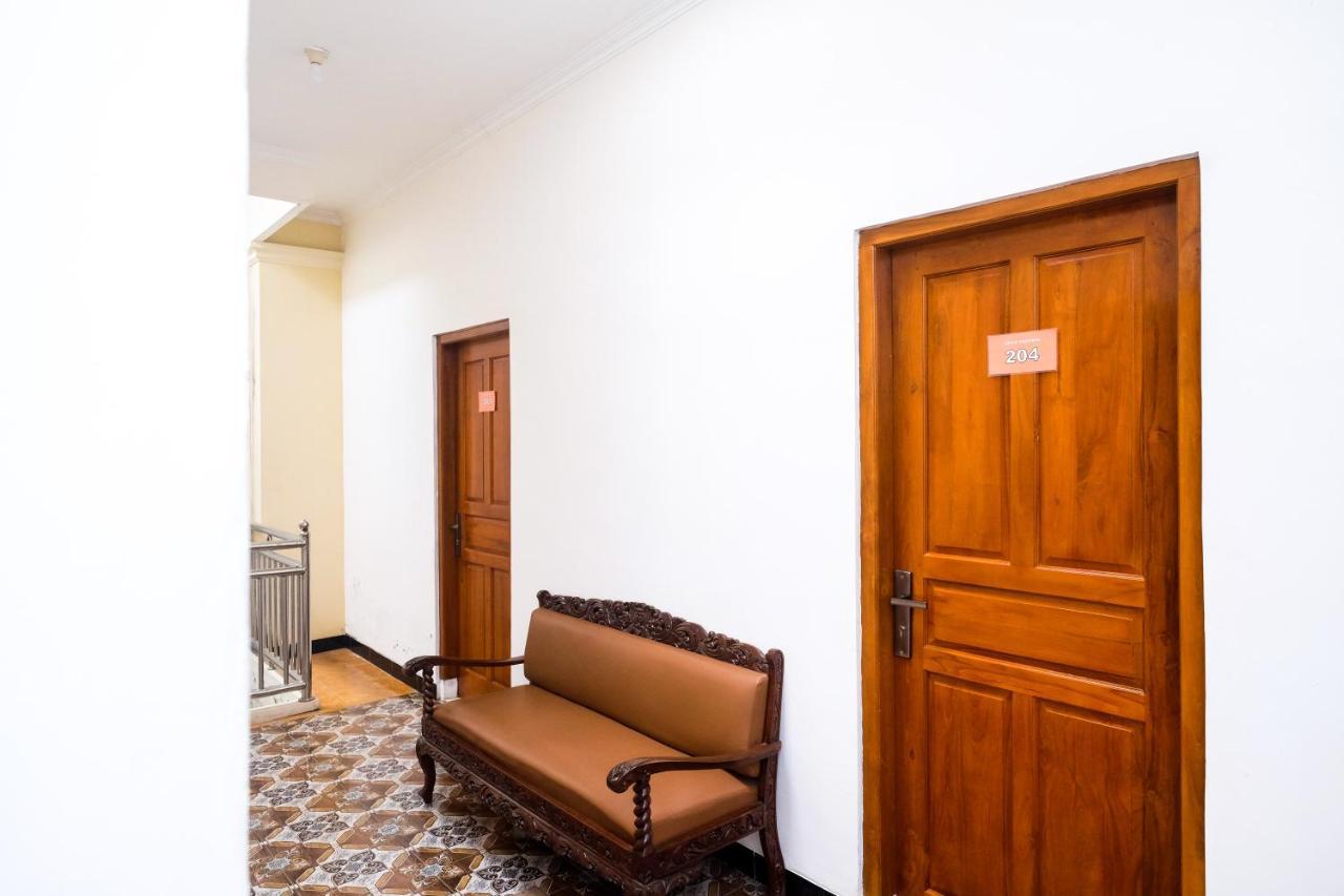 Reddoorz Syariah @ Griya Thamrin Manahan Solo Luaran gambar