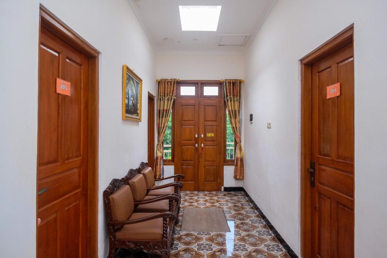 Reddoorz Syariah @ Griya Thamrin Manahan Solo Luaran gambar