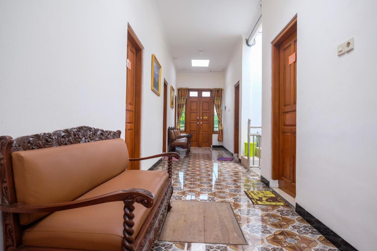 Reddoorz Syariah @ Griya Thamrin Manahan Solo Luaran gambar